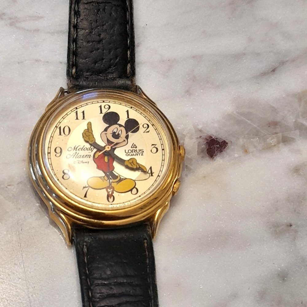 Vintage Lorus Quartz Mickey Mouse Disney Watch Y975-6A20 New Battery